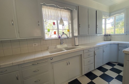 Brenham Casa | Charming original 1940's home in the heart of downtown Brenham