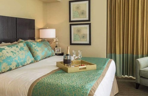 West Kissimmee Complejo | Charming Orlando resort with pools, outdoor fun, dining & recreation pavilion.