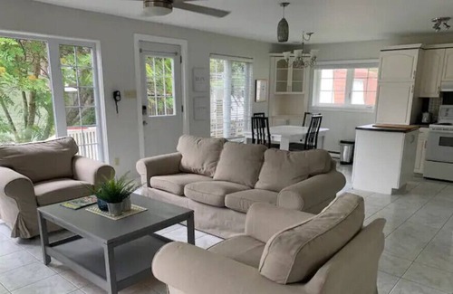The Bluff Cabina | Charming Parlee Beach Vacation cottage