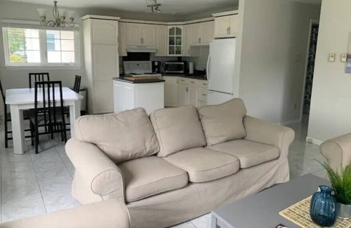 The Bluff Cabina | Charming Parlee Beach Vacation cottage