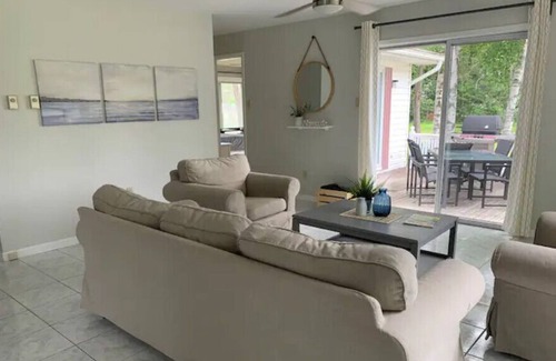 The Bluff Cabina | Charming Parlee Beach Vacation cottage