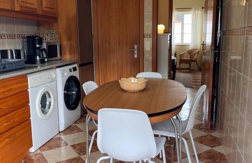Angra do Heroismo Apartamento | Charming & Peaceful T3 with Private Garden -walking distance to the beach*