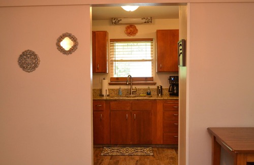 Broadmoor Casa | Charming, Peaceful and Newly Renovated 2 Bedroom Cottage!