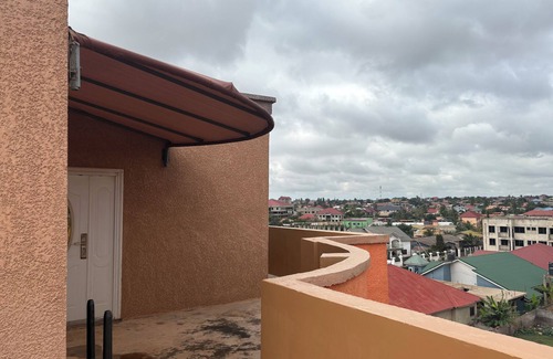 Osu Klottey Apartamento | Charming Pent house 1-bedroom apartment with kitchen, hall and office for a fee