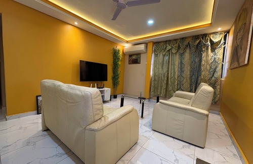 Osu Klottey Apartamento | Charming Pent house 1-bedroom apartment with kitchen, hall and office for a fee