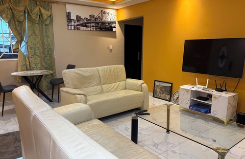 Osu Klottey Apartamento | Charming Pent house 1-bedroom apartment with kitchen, hall and office for a fee