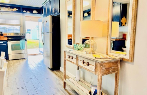 Atlantic Beach Cabaña | Charming Pet-Friendly Cottage in beautiful Atlantic Beach with AC, WiFi