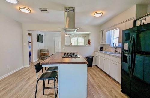 Washington Ave./ Memorial Park Casa | Charming Pet friendly 2-bedroom house in lovely Houston inside the loop