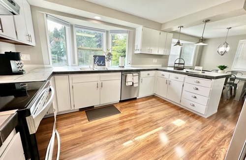 Bull Mountain Casa | Charming, Pet-Friendly 3BR Home, Storybook yard!