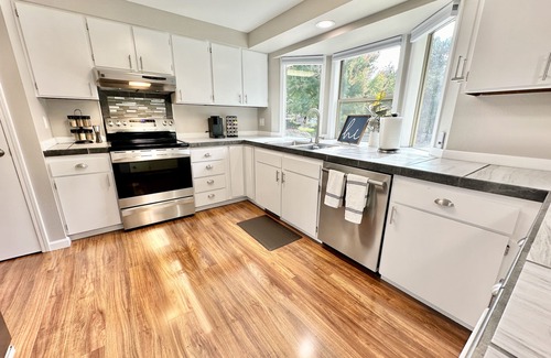 Bull Mountain Casa | Charming, Pet-Friendly 3BR Home, Storybook yard!