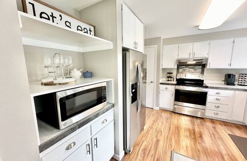 Bull Mountain Casa | Charming, Pet-Friendly 3BR Home, Storybook yard!