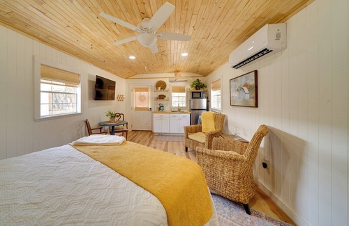 Bandera Apartamento | Charming & Pet-Friendly Bandera Studio w/ Fire Pit