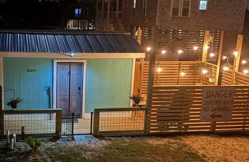Rodanthe Apartamento | Charming pet friendly studio 350 feet away from the Rodanthe Pier and the beach.