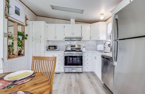 Petaluma Cabaña | Charming Petaluma Cottage w/ Grill Near Wineries