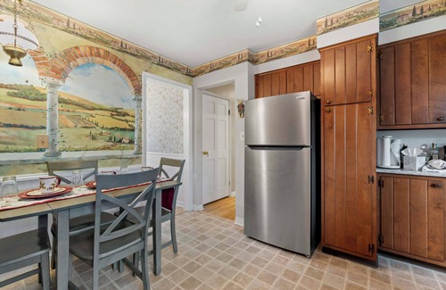 Erie Casa | Charming Presque Isle Home w/Lake Access