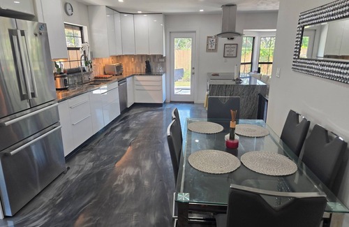Desoto Lakes Casa | Charming private 4-bedroom estate on over 1 acre of land.