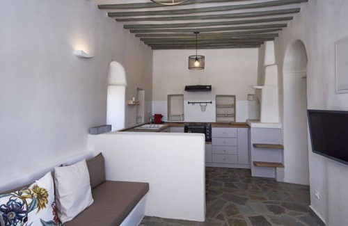 Mykonos Town Villa | Charming Private Greek Heritage Retreat (Tavros)