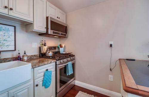 La Mesa Cabaña | Charming, private, pet friendly cottage close to all that San Diego has to offer