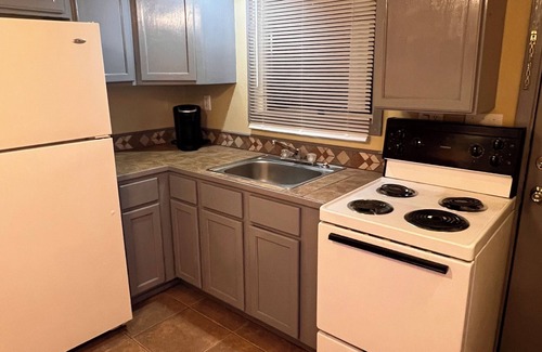 Governmental Mall Apartamento | Charming private stand alone unit with AC in sunny Phoenix