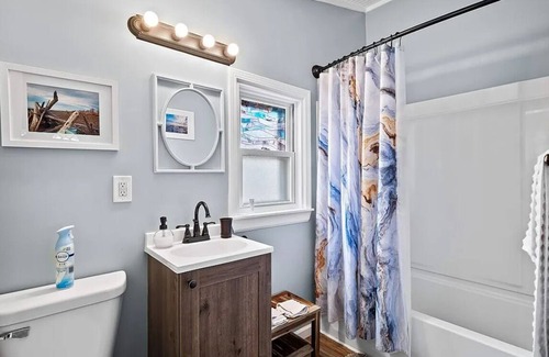 Detroit - Shoreway Apartamento | Charming Private Studio in Gordon Square with Direct Path to Edgewater Beach.