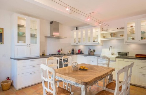 Molleges Cabaña | Charming Provençal Farmhouse with lovely views to Alpilles, private tennis court
