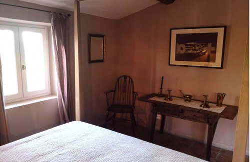 Menerbes Otro | Charming Provençale farmhouse for rent in the middle of Lubéron National Park.