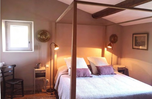 Menerbes Otro | Charming Provençale farmhouse for rent in the middle of Lubéron National Park.