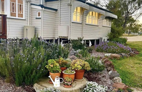 Goomburra Cabaña | Charming Queenslander Cottage in peaceful setting