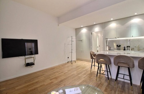 Les Halles Apartamento | Charming & Quiet - 2 Bedroom, 1 Bath Apartment - Louvre & Rivoli