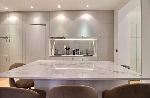 Les Halles Apartamento | Charming & Quiet - 2 Bedroom, 1 Bath Apartment - Louvre & Rivoli