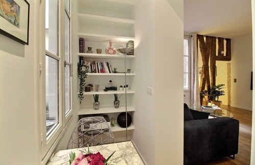 Les Halles Apartamento | Charming & Quiet - 2 Bedroom, 1 Bath Apartment - Louvre & Rivoli
