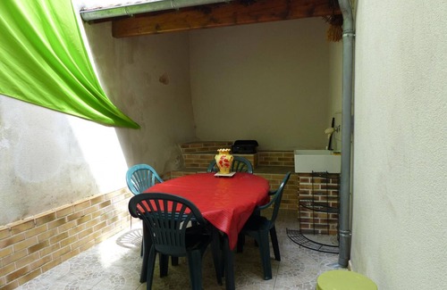 Ferrieres-sur-Sichon Cabaña | Casa de piedra renovada con patio, cerca de Vichy, admite mascotas y tiene todas las comodidades