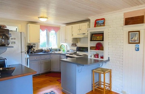 West Chatham Casa | Charming ranch on quiet road.