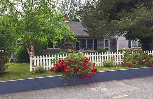 West Chatham Casa | Charming ranch on quiet road.