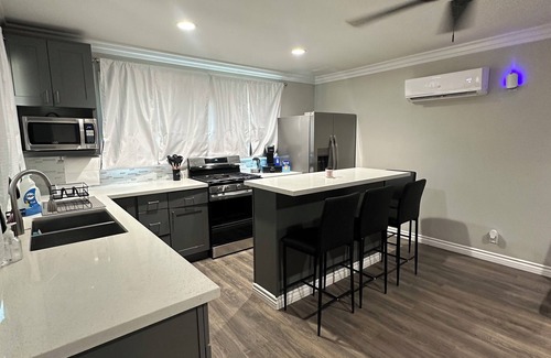 El Monte Casa | Charming Ranch style 2-bedroom house in El Monte with AC, WiFi and parking.