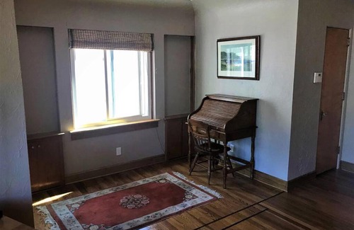Central Colorado Springs Casa | Charming remodeled golf course area home