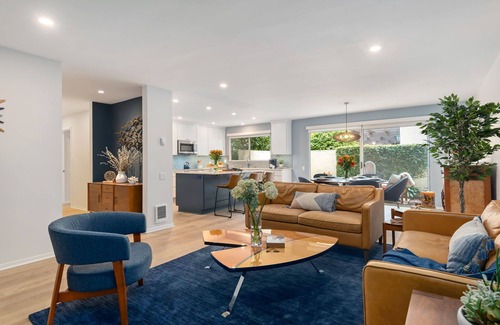 Upper East Condominio | Charming Remodeled Uptown Condo with Pool