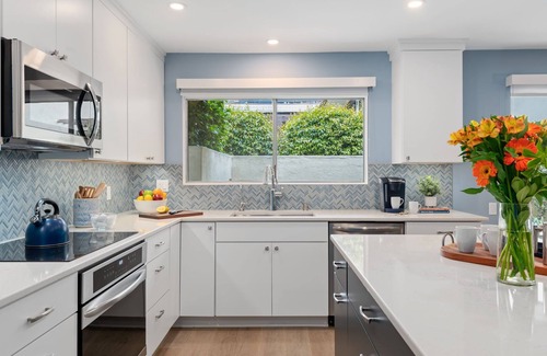 Upper East Condominio | Charming Remodeled Uptown Condo with Pool