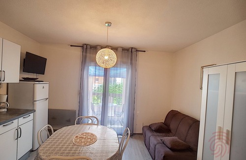 Lamalou-les-Bains Apartamento | Apartamento renovado con balcón y vistas, cerca de los baños termales