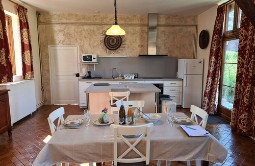 Ligny-le-Ribault Cabaña | Casa rural encantadora reformada, 2 dormitorios, cerca de Orleans