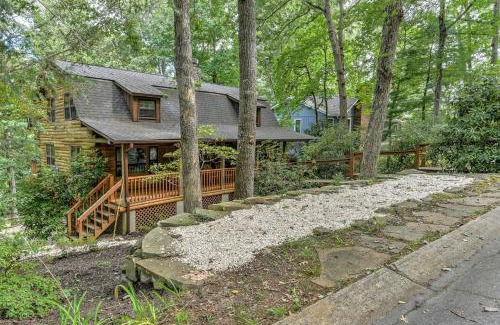 Royal Pines Casa | Charming Renovated Cabin with Fireplace