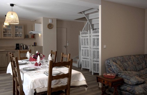 Montagney Cabaña | Encantadora casa renovada con terraza en parque