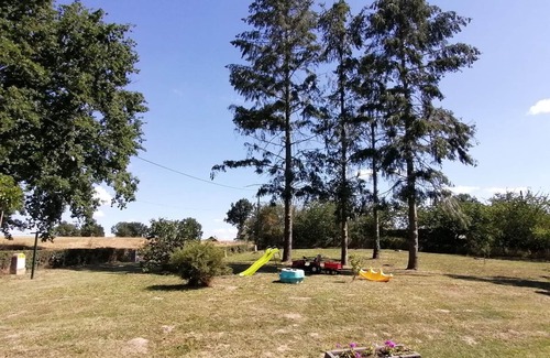 Cressanges Cabaña | Casa de campo renovada con jardín, ideal para familias, con todas las comodidades incluidas