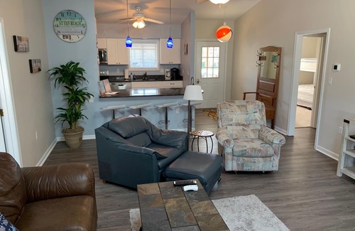 Caine Woods Casa | Casa unifamiliar RENOVADA, LIMPIA Y CÓMODA, a pocos pasos de la playa