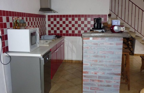 Ebreuil Cabaña | Casa rural renovada con jardín amplio, chimenea, WiFi y mascotas permitidas