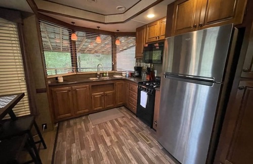 Rocky Top Casa | Charming rental in Rocky Top, TN-walking distance to Norris lake and marina!