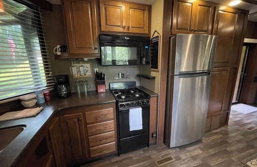 Rocky Top Casa | Charming rental in Rocky Top, TN-walking distance to Norris lake and marina!