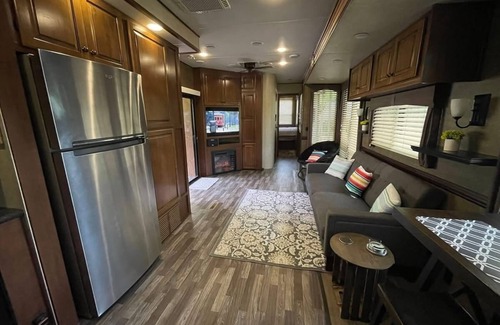 Rocky Top Casa | Charming rental in Rocky Top, TN-walking distance to Norris lake and marina!