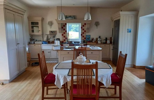 Penvenan Casa | Charming residence in a floral park.