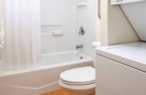 Pismo Beach Complejo | Charming resort in superb Pismo Beach short walk to pier with WiFi, fitness room